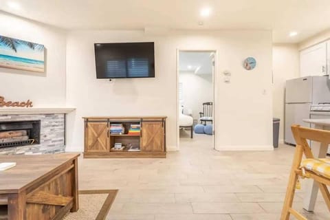 Walk 2 Beach, Parking, AC, WD,15min2LAX,Remodel Apartment in Manhattan Beach