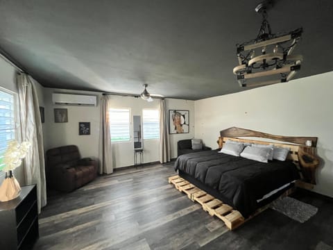 Bed, Photo of the whole room, Seating area, Bedroom, air conditioner