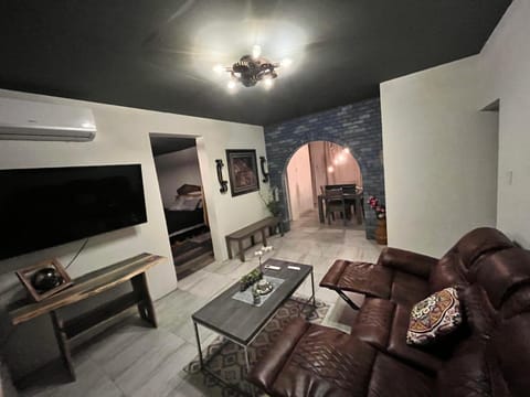 Communal lounge/ TV room, TV and multimedia, Living room, Seating area, Evening entertainment