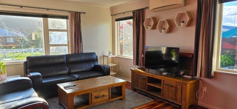 Communal lounge/ TV room, Living room, Seating area, Mountain view