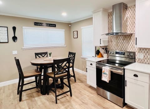 Dining area, kitchen