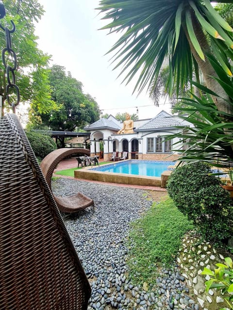 The Golden Buddha Villa Villa in Angeles