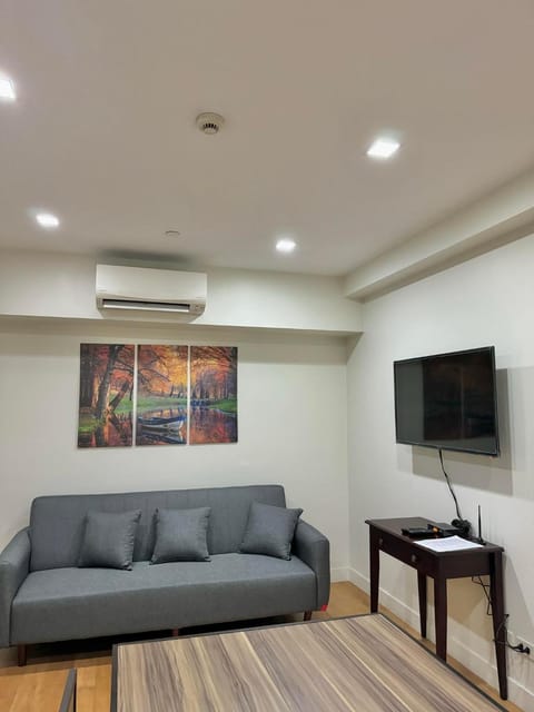 TV and multimedia, Living room, Seating area, Evening entertainment