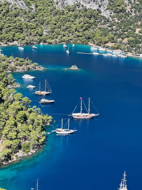 Beforelunchcruise Docked boat in Fethiye