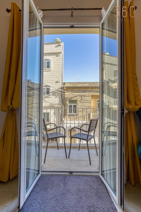 Patio, Day, View (from property/room), Balcony/Terrace, Living room, Seating area