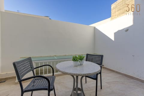 Patio, Day, View (from property/room), Balcony/Terrace, Living room, Seating area, Dining area