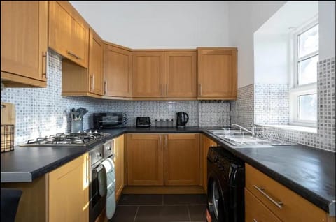 Huge Savings! Contractor, Relocator, Professionals Apartment in Wirral