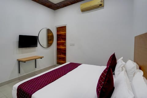 Communal lounge/ TV room, Bed, TV and multimedia, Photo of the whole room, Evening entertainment, Bedroom, air conditioner