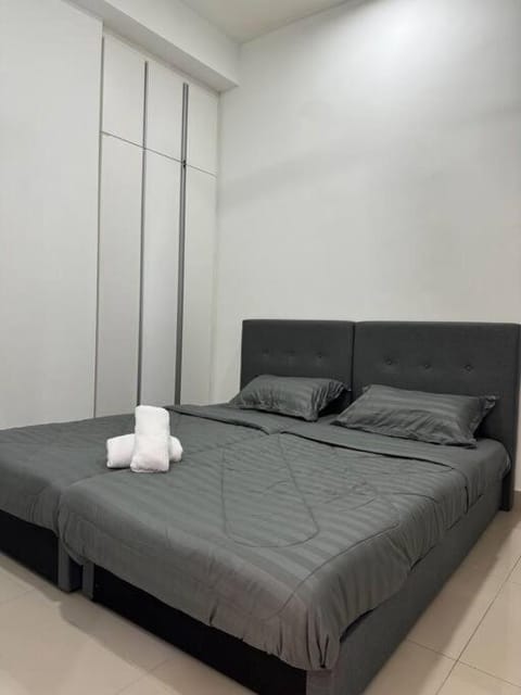 Ayuman Suites, Gombak, KL, by izzyHouse with Netflix, PS4 Apartment in Kuala Lumpur City