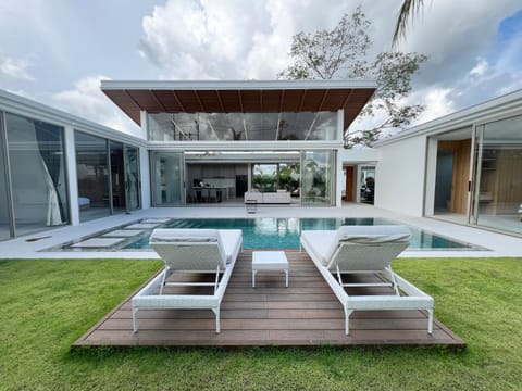 Modern Luxury 4 Bedroom Villa-Bangtao Beach Villa in Thep Krasatti