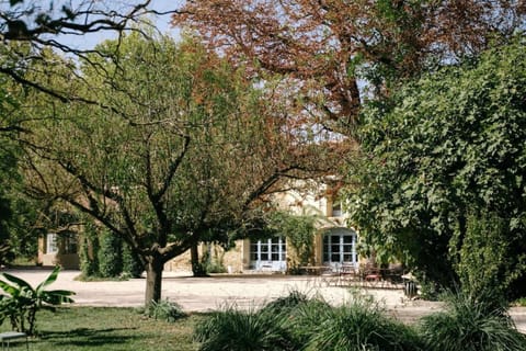 84B3 - Freesia suite in 18th century Provencal farmhouse House in Pernes-les-Fontaines