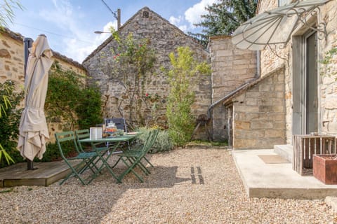 Patio, Dining area, Garden view