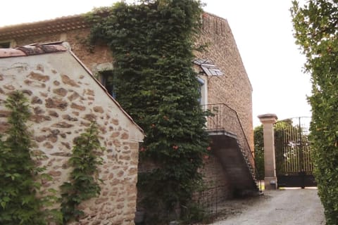 Loft dans Mas de charme du XVIIIème siècle Apartment in Pernes-les-Fontaines