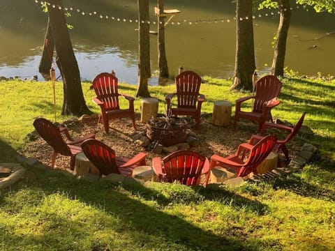 Seating area, Lake view, fireplace