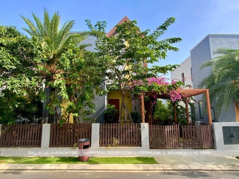 Property building, Day, Garden, Garden view