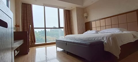 Bed, Natural landscape, Photo of the whole room, Bedroom