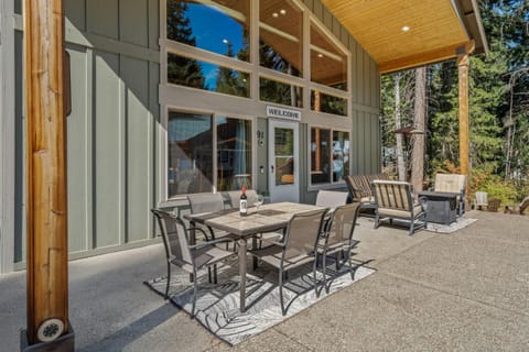 Property building, Patio, Day, View (from property/room), Balcony/Terrace