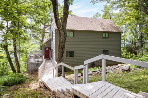 Above The Clouds with Wintergreen Advantage House in Massies Mill