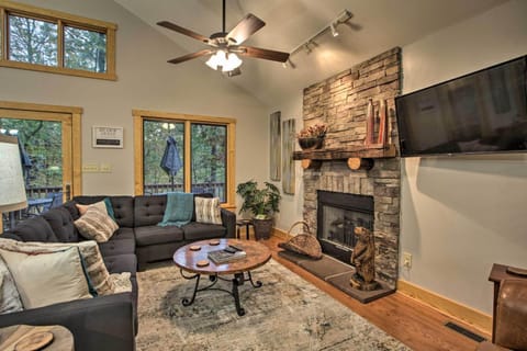 Whispering Pines with Wintergreen Advantage House in Nelson County