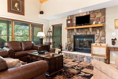 Wooded Mtn. Retreat with Wintergreen Advantage House in Nelson County