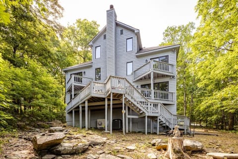 Nancy's Edelweiss with Wintergreen Advantage House in Nelson County