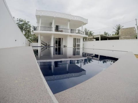 Property building, Day, Pool view, Swimming pool