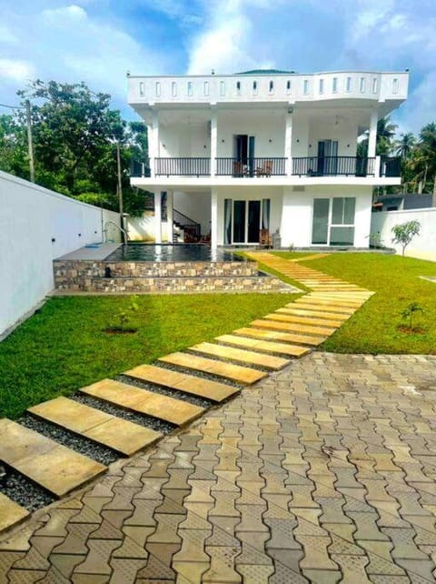 Property building, Day, Garden, Garden view