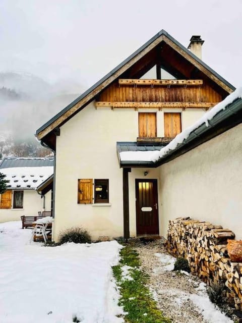 Maison Étoile - Explore Oisans, Fabulous house for 10 guests, Allemond House in Oz