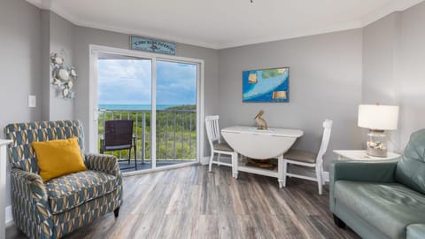 Sea View and Sunrise Top Floor Ocean Pointe 2412 Haus in Tavernier