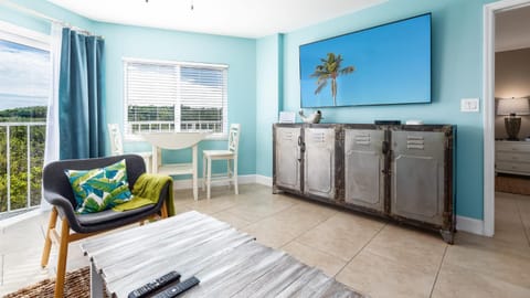 Boho Chic Ocean Pointe 3214 Apartment in Tavernier