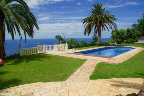 Garden, Garden, Pool view, Sea view, Swimming pool, sunbed