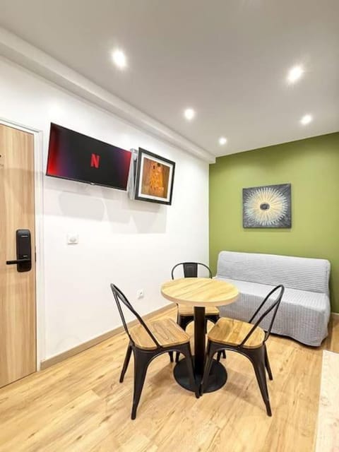 Chic 2BR Apt - Ideal for families Apartment in Pantin