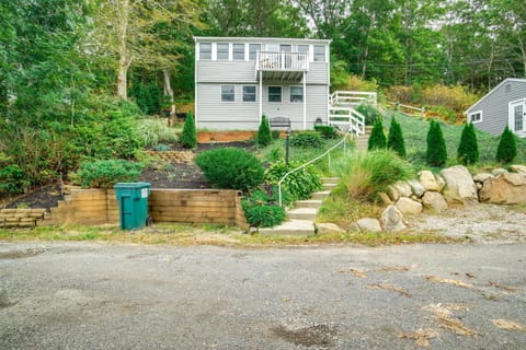 Waterfront Cape Cod Cottage on Peters Pond Casa in Mashpee