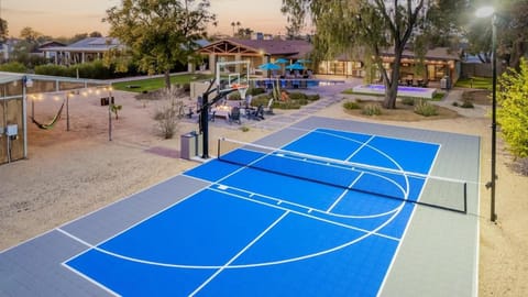 Davenport Villa - Scottsdale's Largest Hot Tub - Sportcourt House in Scottsdale