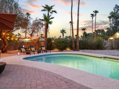 Pickle & Putt Retreat Pool Pickleball Putt Grn House in Scottsdale