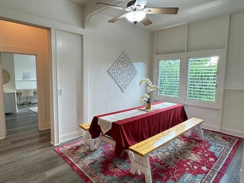 YOUR PERFECT HILO HOMEBASE - Sleeps 10 with AC, WD, BBQ House in Hilo