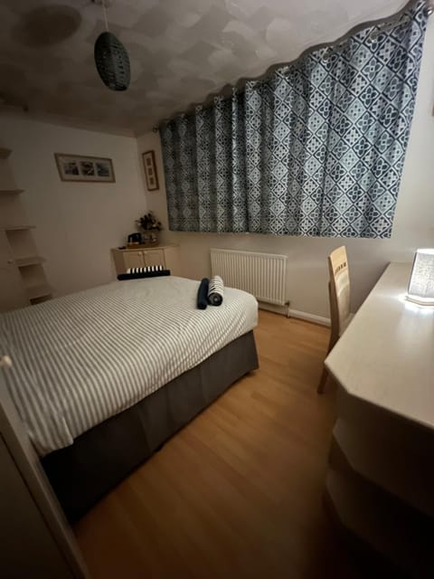 Twin room at The Bungalow with shared shower room Location de vacances in Kettering