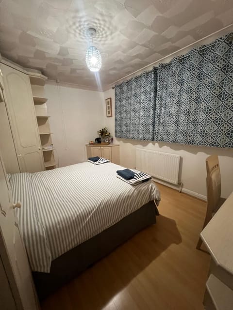 Twin room at The Bungalow with shared shower room Location de vacances in Kettering