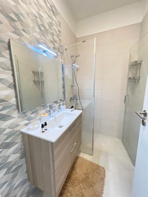 Shower, Bathroom