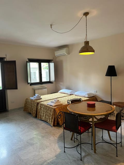 Bed, Living room