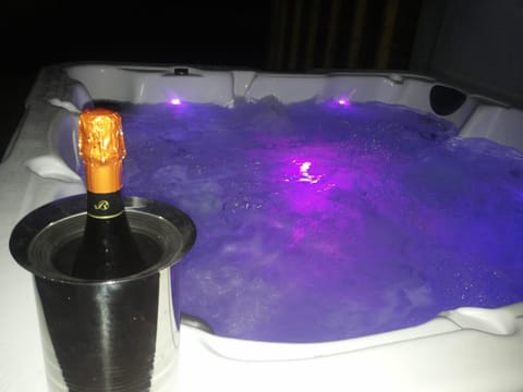 Hot Tub, Food and drinks, Drinks