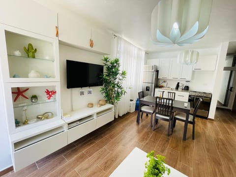 TV and multimedia, Kitchen or kitchenette, Living room