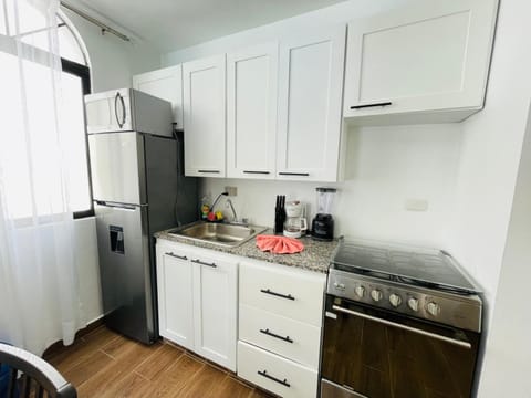 Kitchen or kitchenette, dishwasher, oven