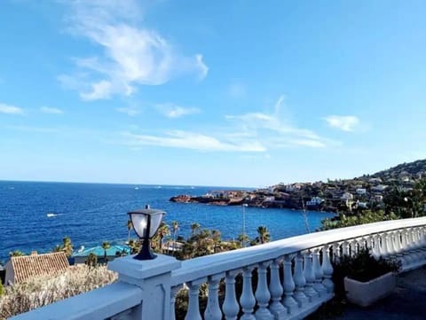 Natural landscape, Balcony/Terrace, Sea view