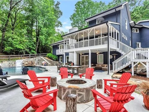 Georgia Lakeside Getaway with Private Heated Pool House in Lake Lanier