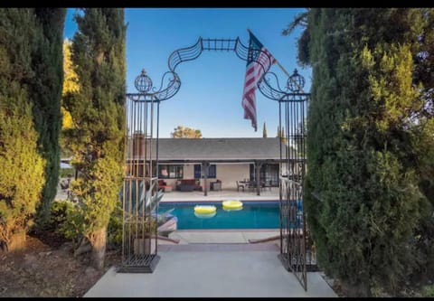 Private Escape Nestled In Hills Casa in Sylmar