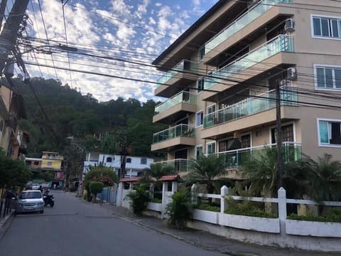 Apartamento amplo, 180m da praia Apartment in Angra dos Reis