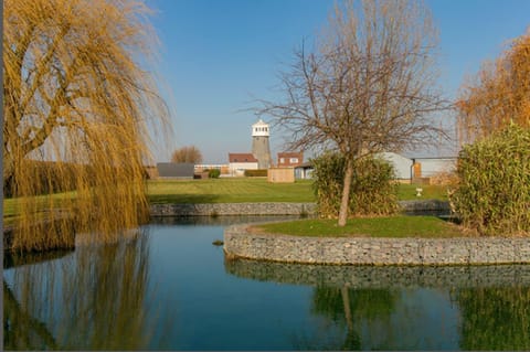 Windmill Glamping Pod with hot tub - The Snug House in South Cambridgeshire District