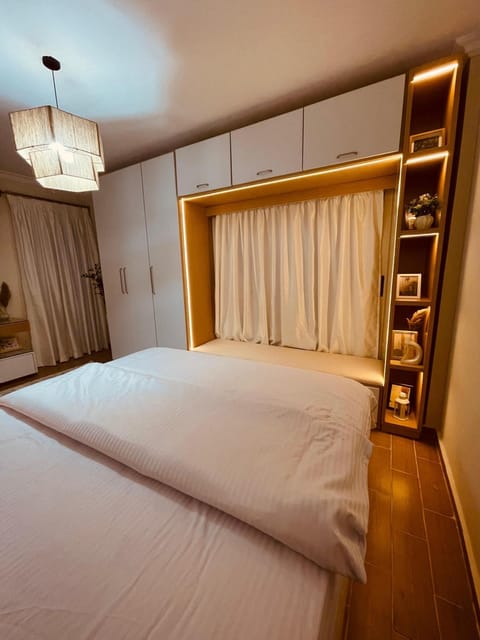 Bed, Photo of the whole room, Bedroom, wardrobe