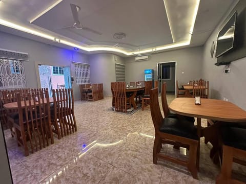 Restaurant/places to eat, Dining area, Breakfast